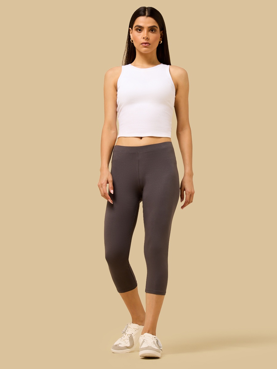 Mid-Rise 3/4 Leggings