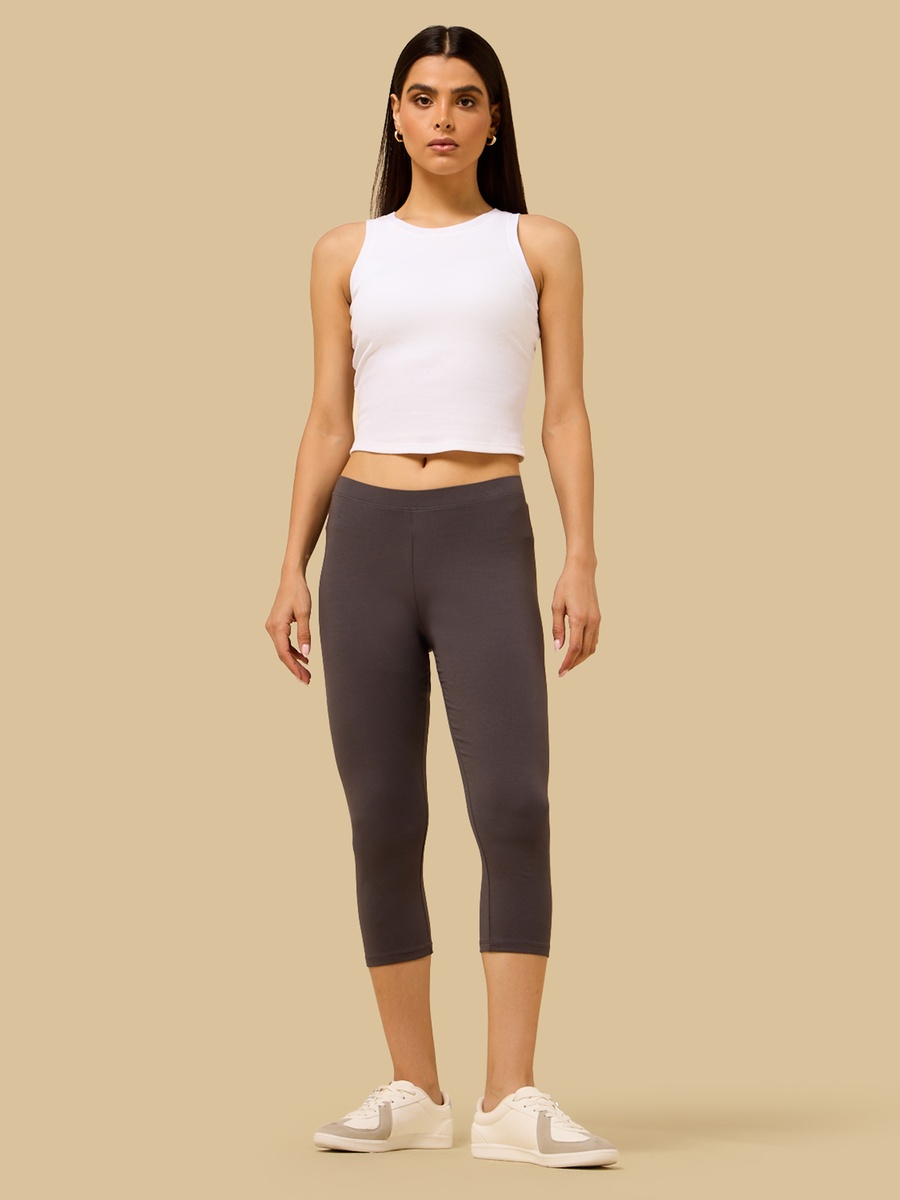 Mid-Rise 3/4 Leggings
