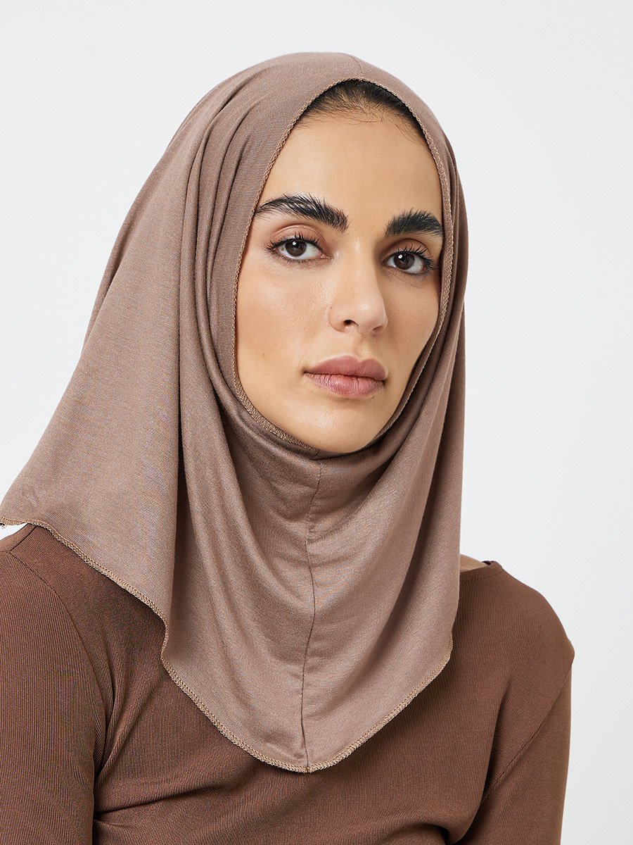 حجاب سادة بتفاصيل دانتيل باللون الكاكي