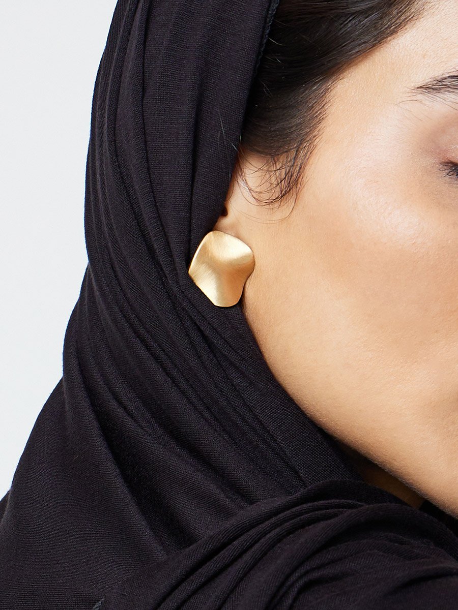 حجاب سادة باللون الأسود