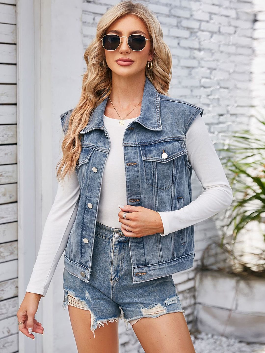 Blue Denim Pocket Details Sleeveless Jean Jacket