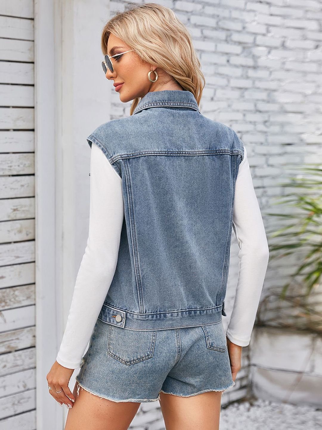 Blue Denim Pocket Details Sleeveless Jean Jacket