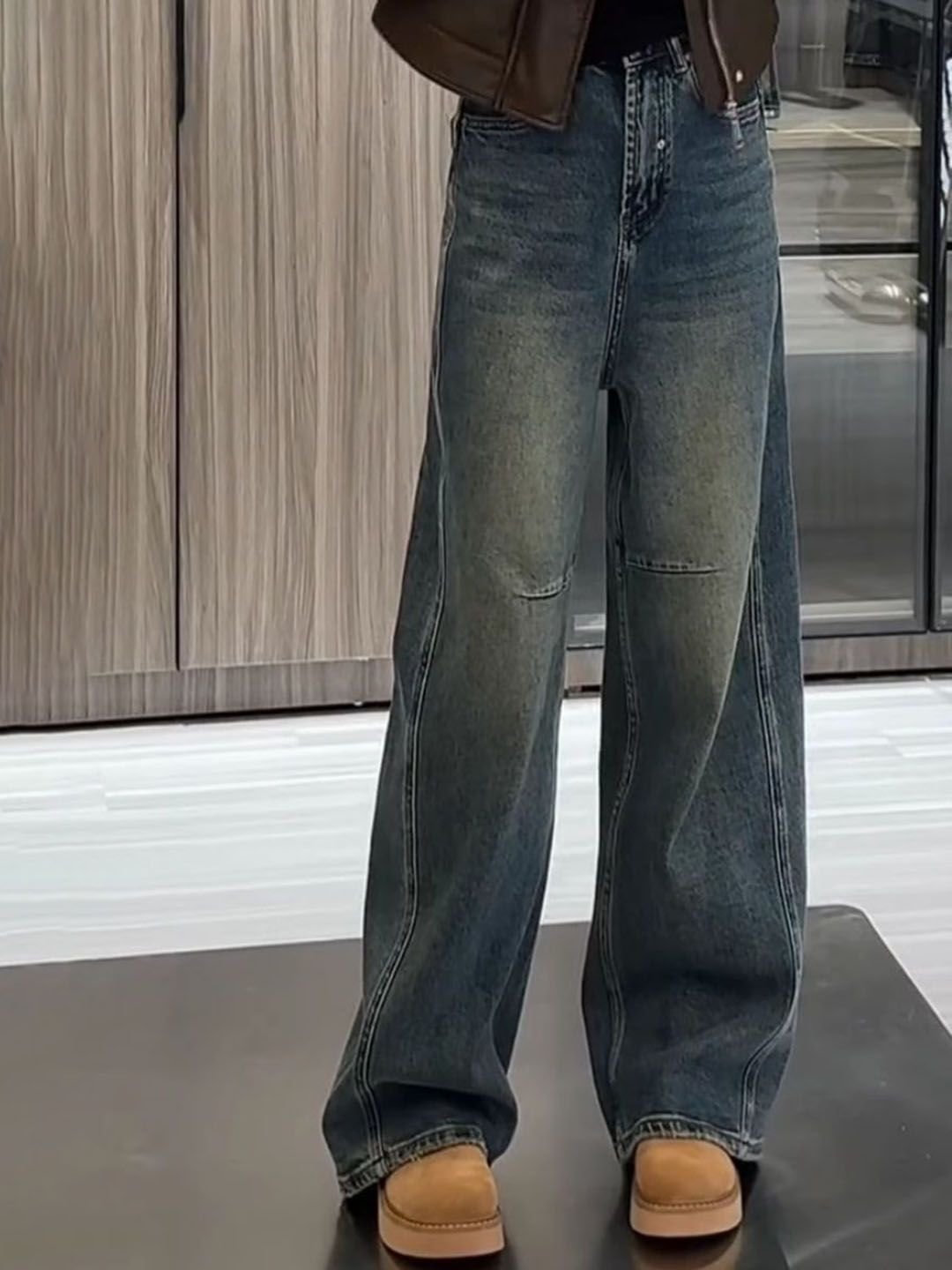 Mid-Rise Wide Leg Jeans in Vintage Blue