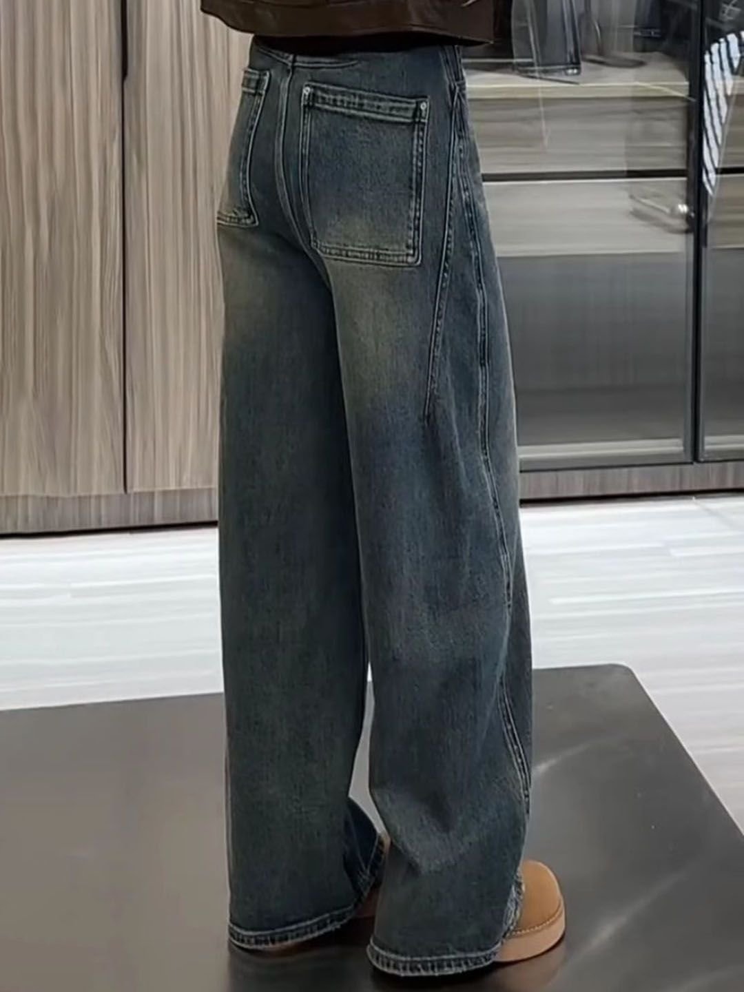 Mid-Rise Wide Leg Jeans in Vintage Blue