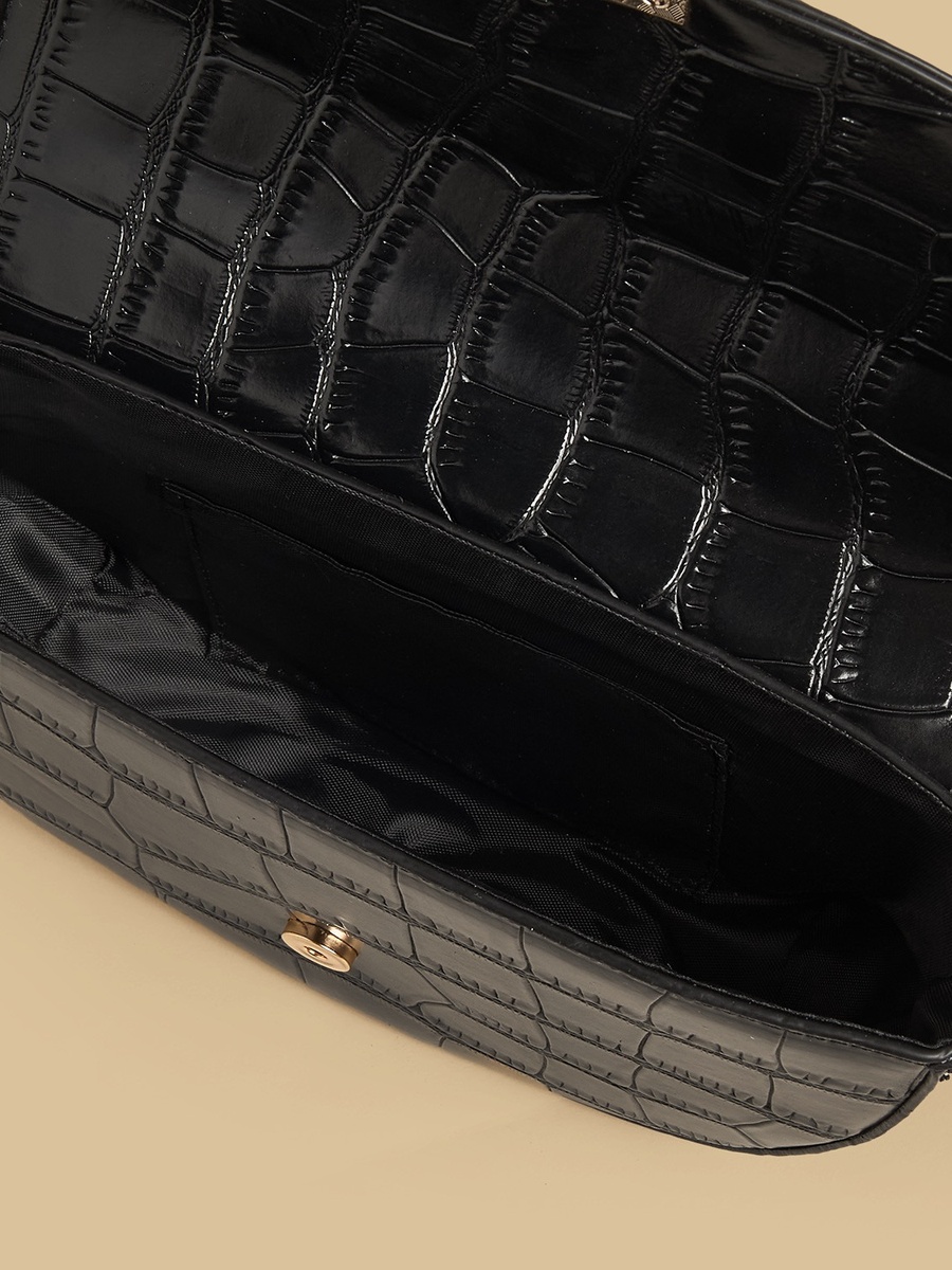 حقيبة كروس بادي بطية بتفاصيل بارزة الملمس