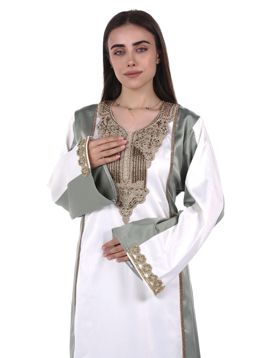 جلابية ساتان مطرزة