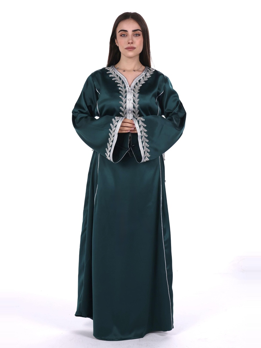 جلابية ساتان بقصة ضيقة