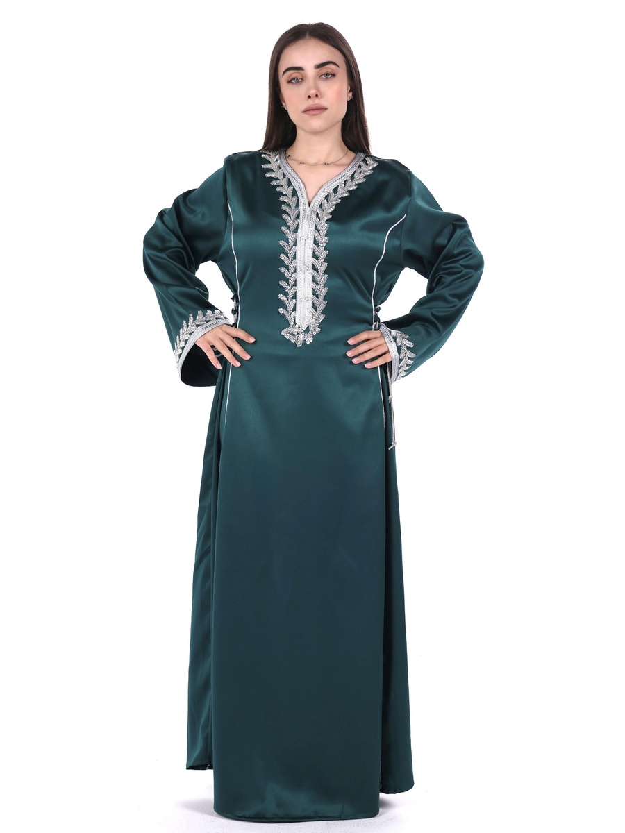 جلابية ساتان بقصة ضيقة