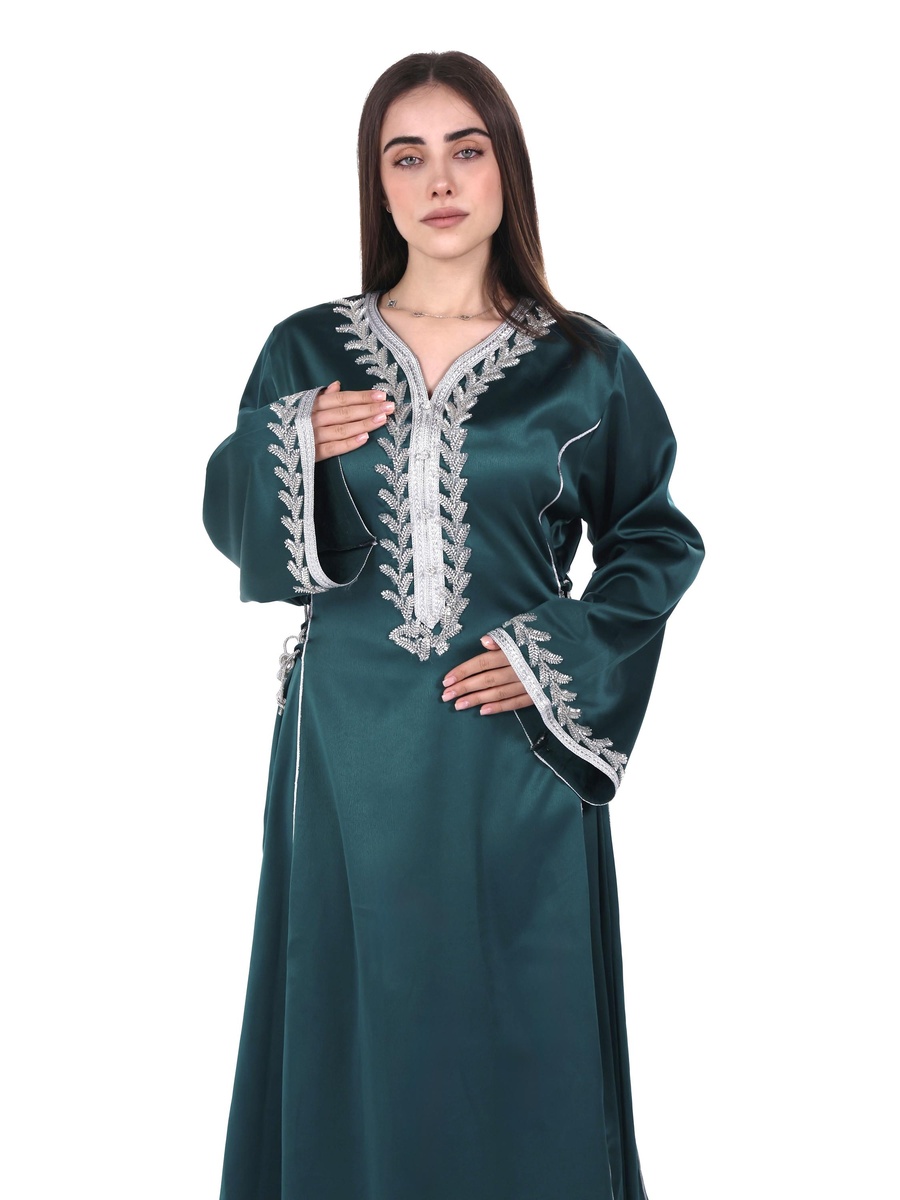 جلابية ساتان بقصة ضيقة