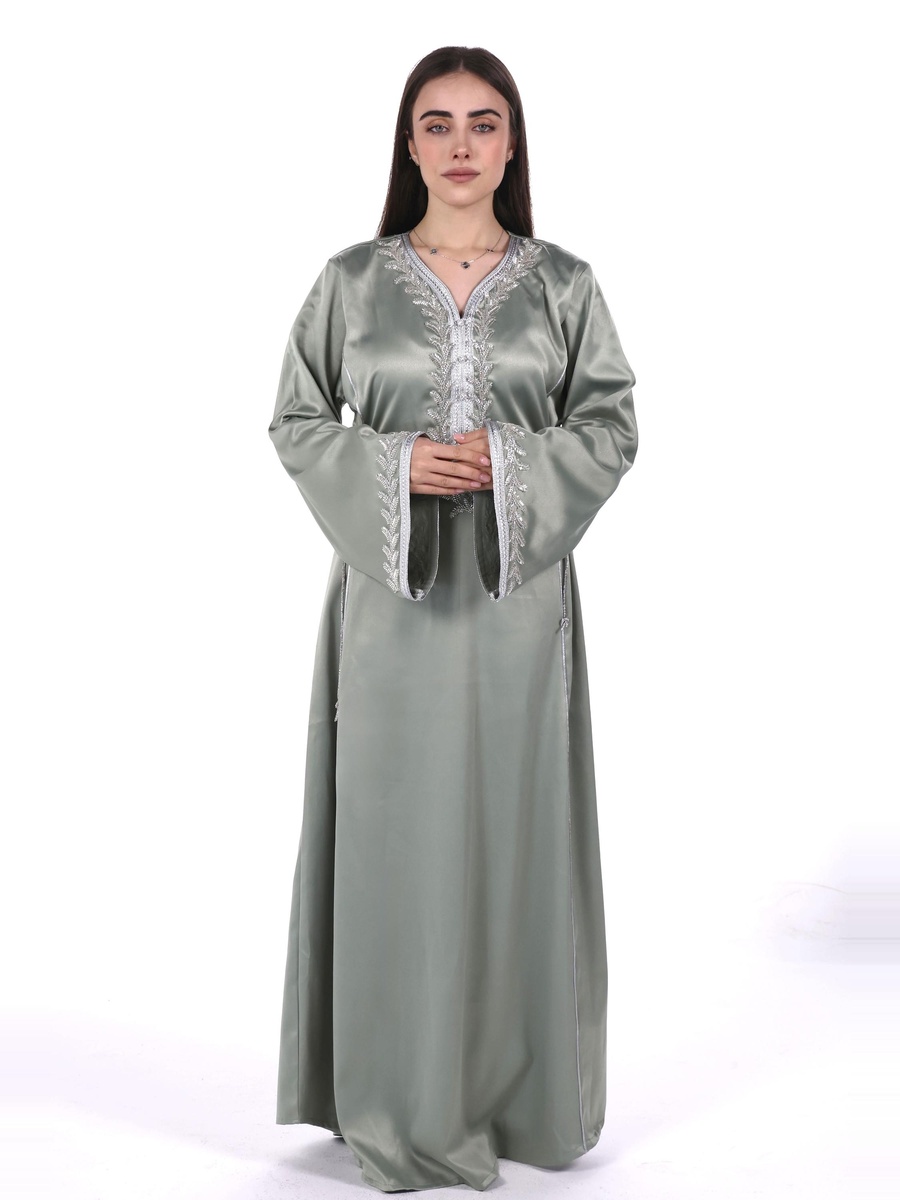 جلابية ساتان بقصة ضيقة