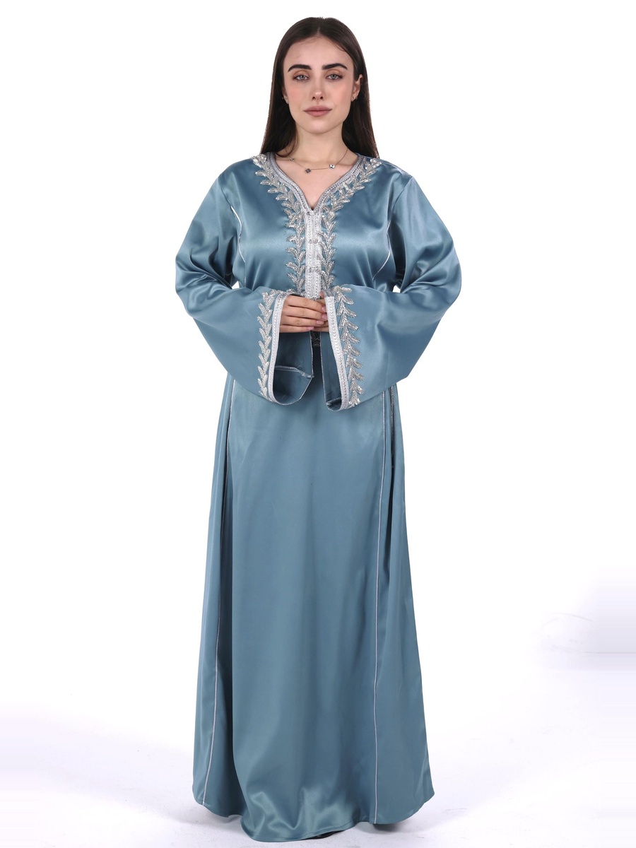 جلابية ساتان بقصة ضيقة