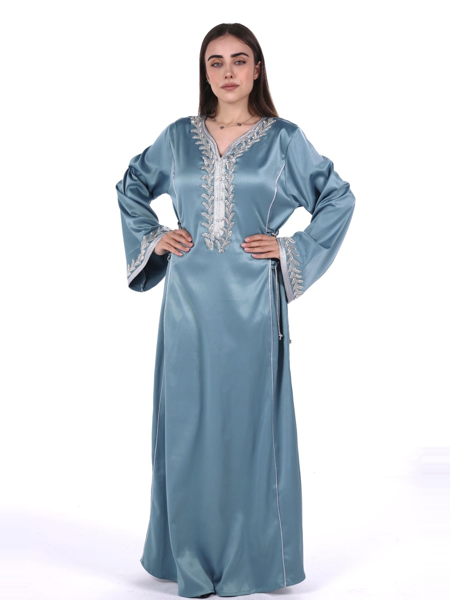 جلابية ساتان بقصة ضيقة