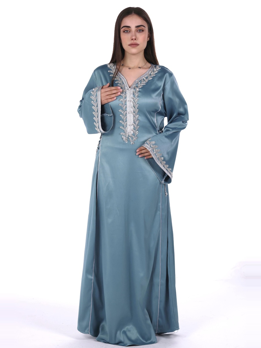 جلابية ساتان بقصة ضيقة