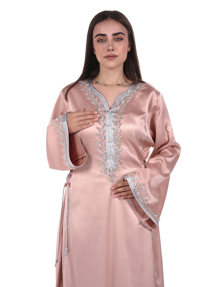 جلابية ساتان بقصة ضيقة
