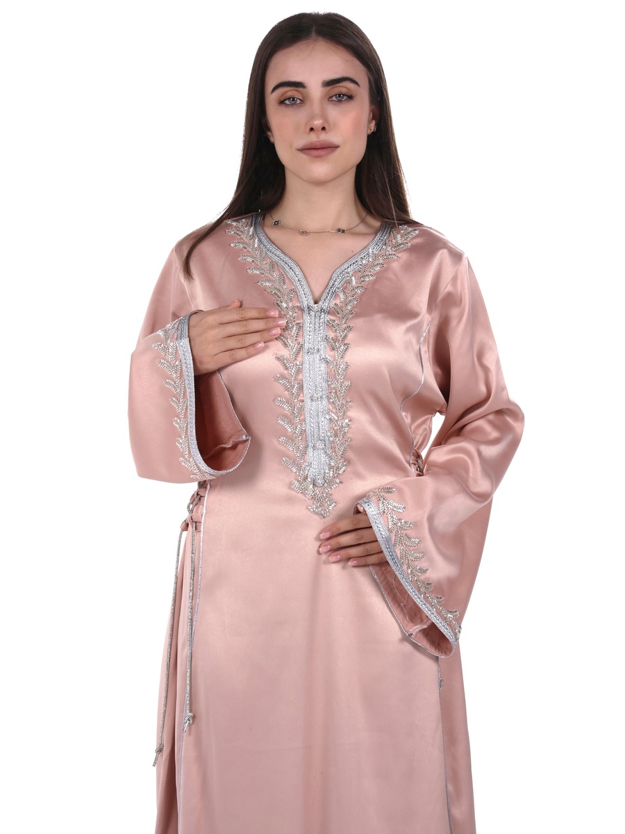 جلابية ساتان بقصة ضيقة