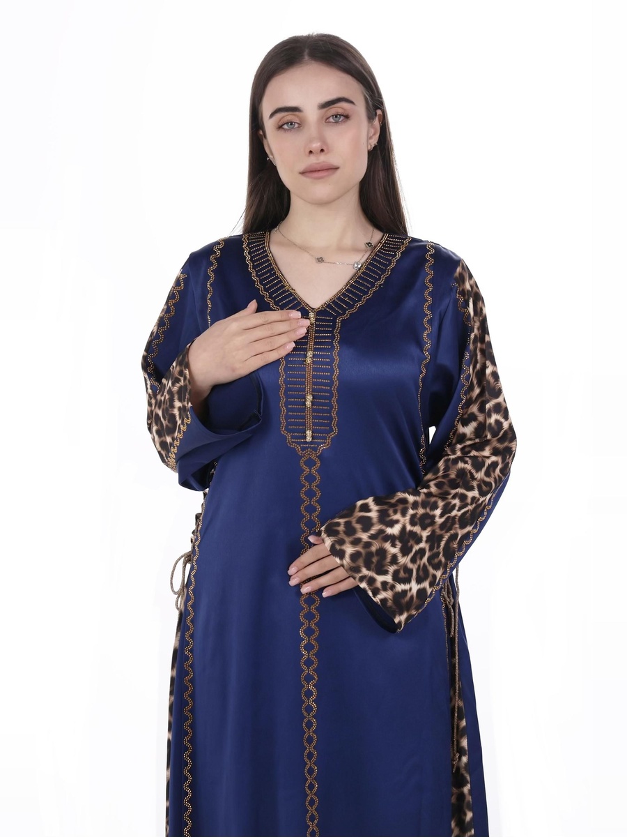 جلابية ساتان مطرزة