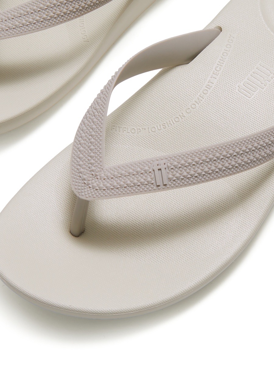 Men iQushion Textured Strap Flip Flops