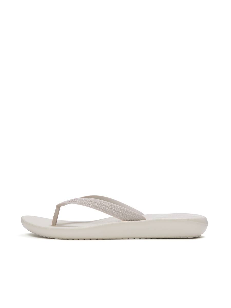 Men iQushion Textured Strap Flip Flops