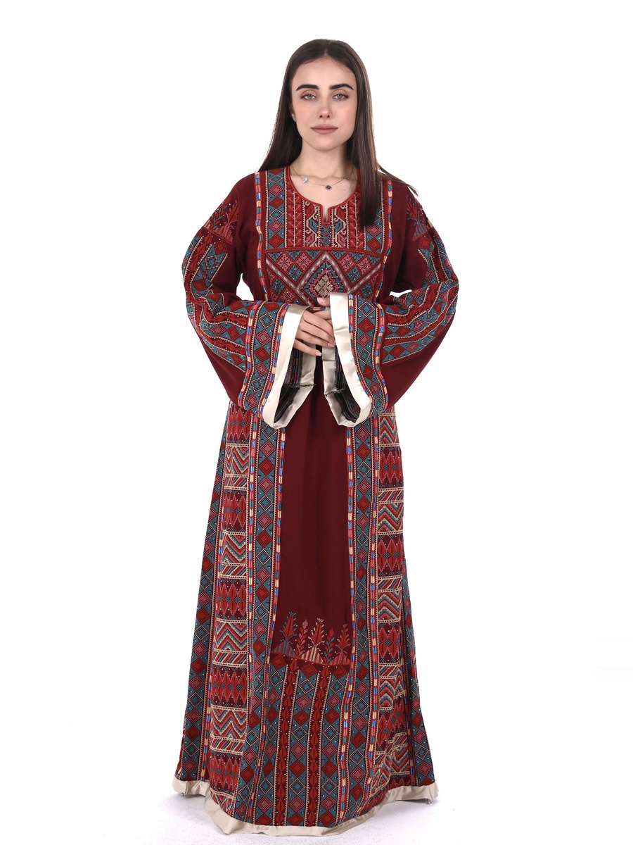 جلابية مُطرّزة بالكامل