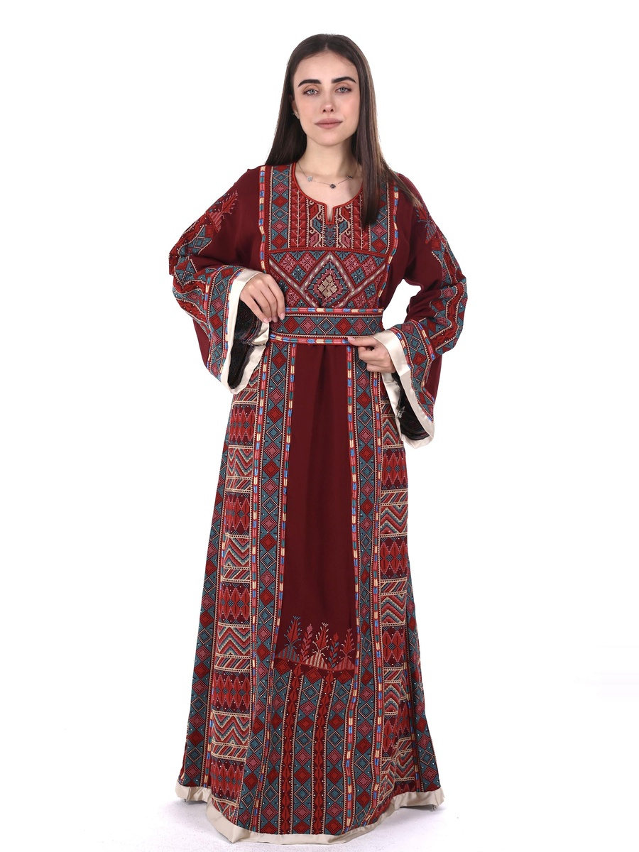 جلابية مُطرّزة بالكامل