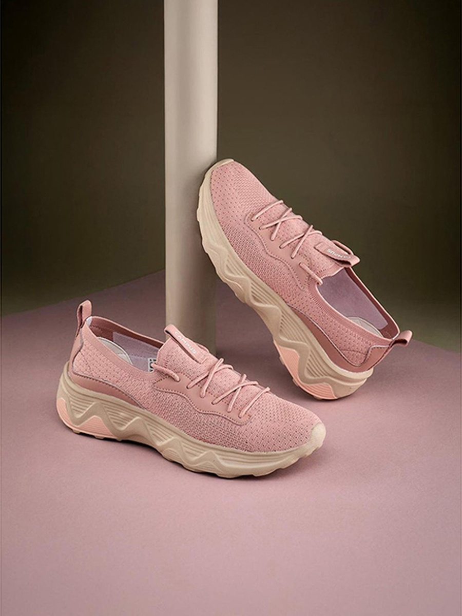 Cleat Classic Fit Low Top Sneakers