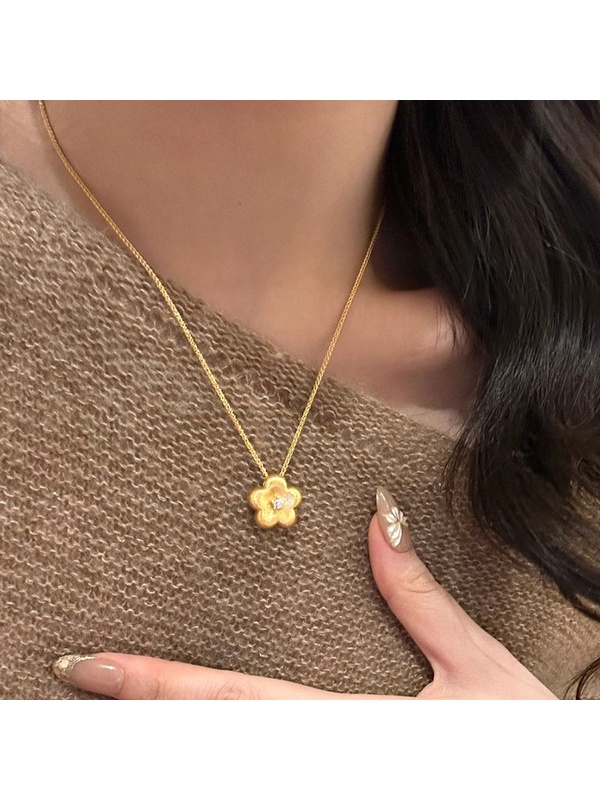 Gold Flower Pendant Necklace