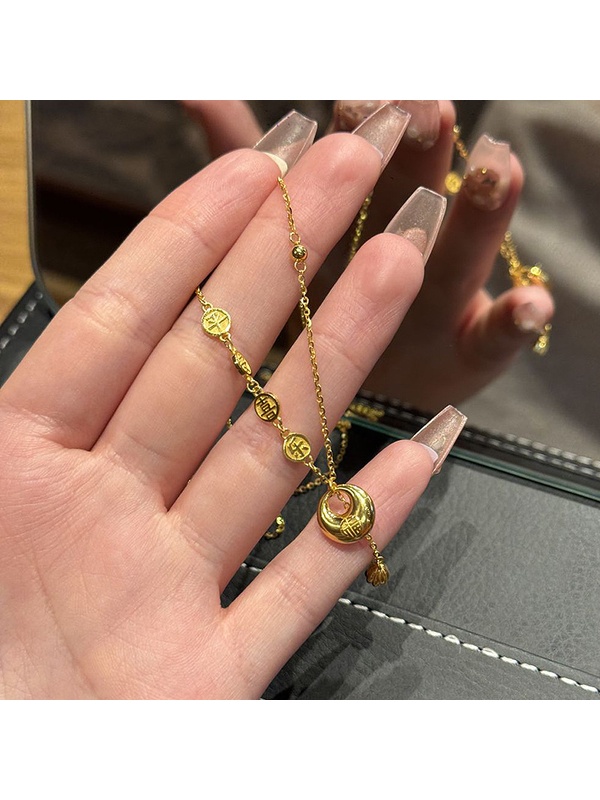 Gold Pendant Necklace