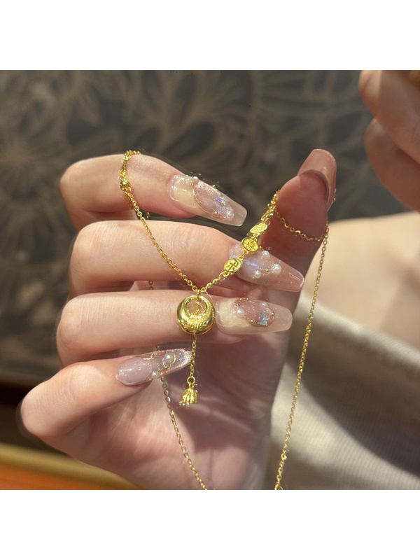 Gold Pendant Necklace