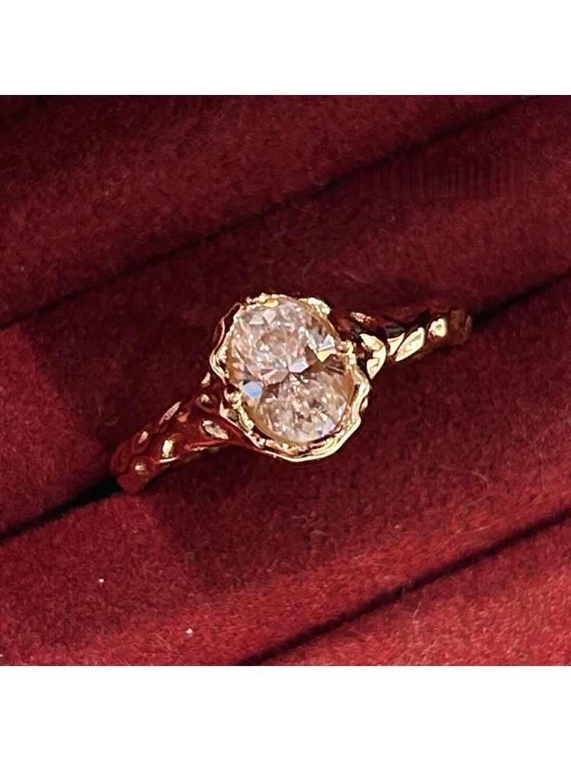 Gold Hammered Ring with Oval Embellished