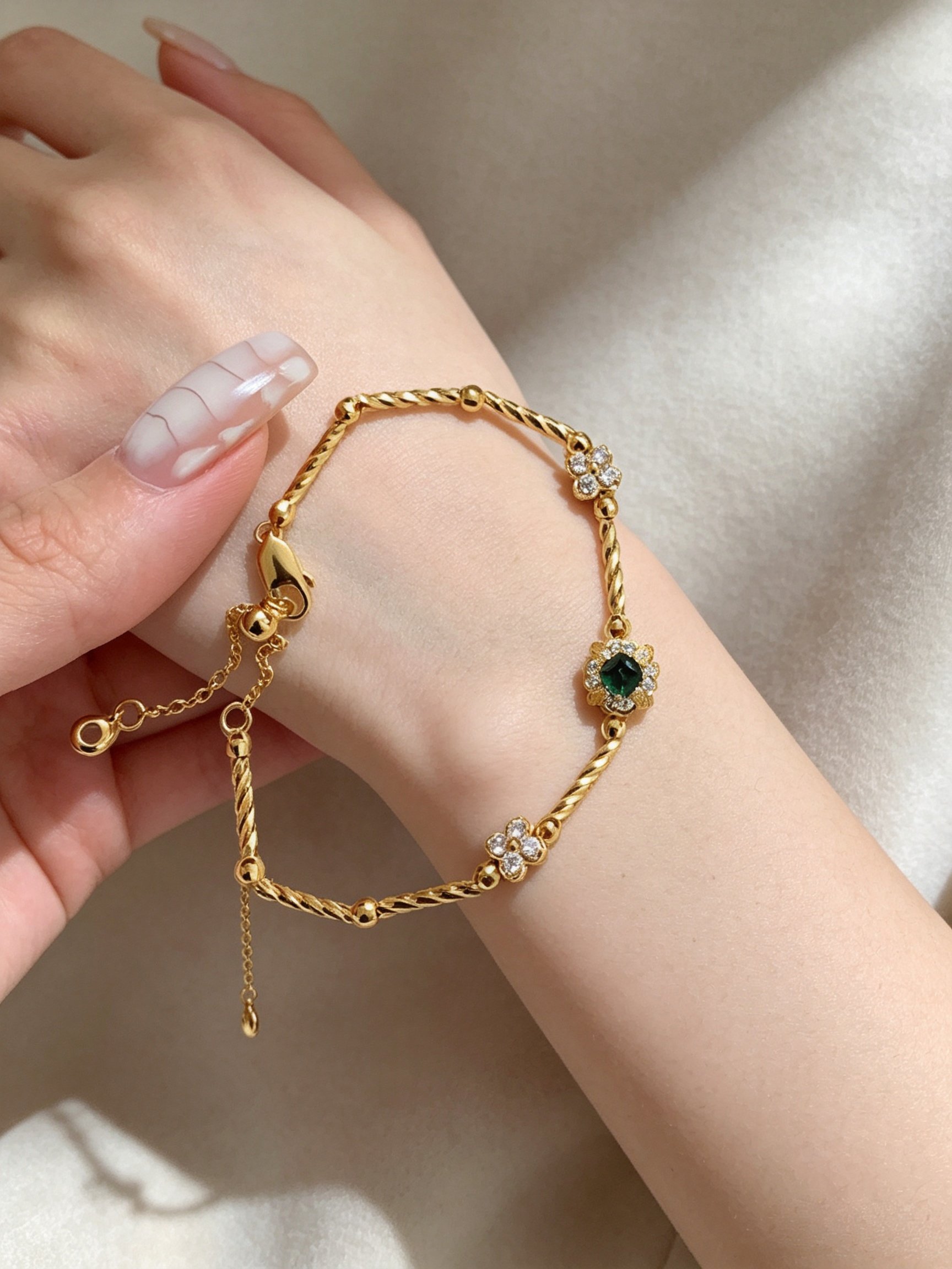 Emerald Brushed Four-Leaf Clover Twist Bracelet