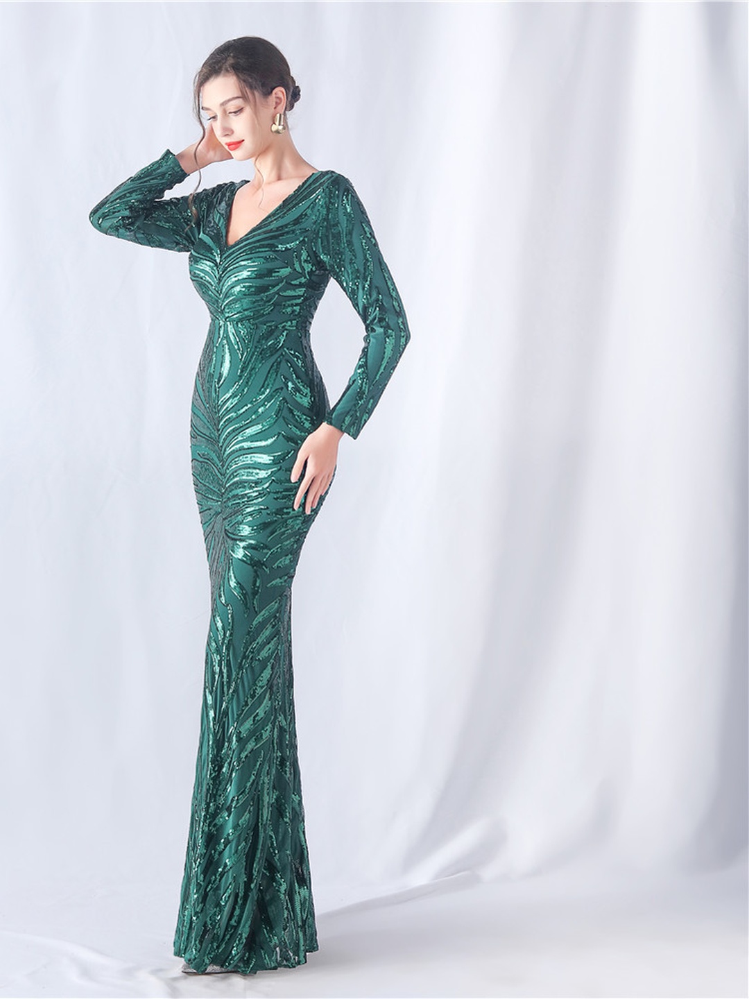 Emerald Green Sequined V-Neck Long Sleeve Evening Gown