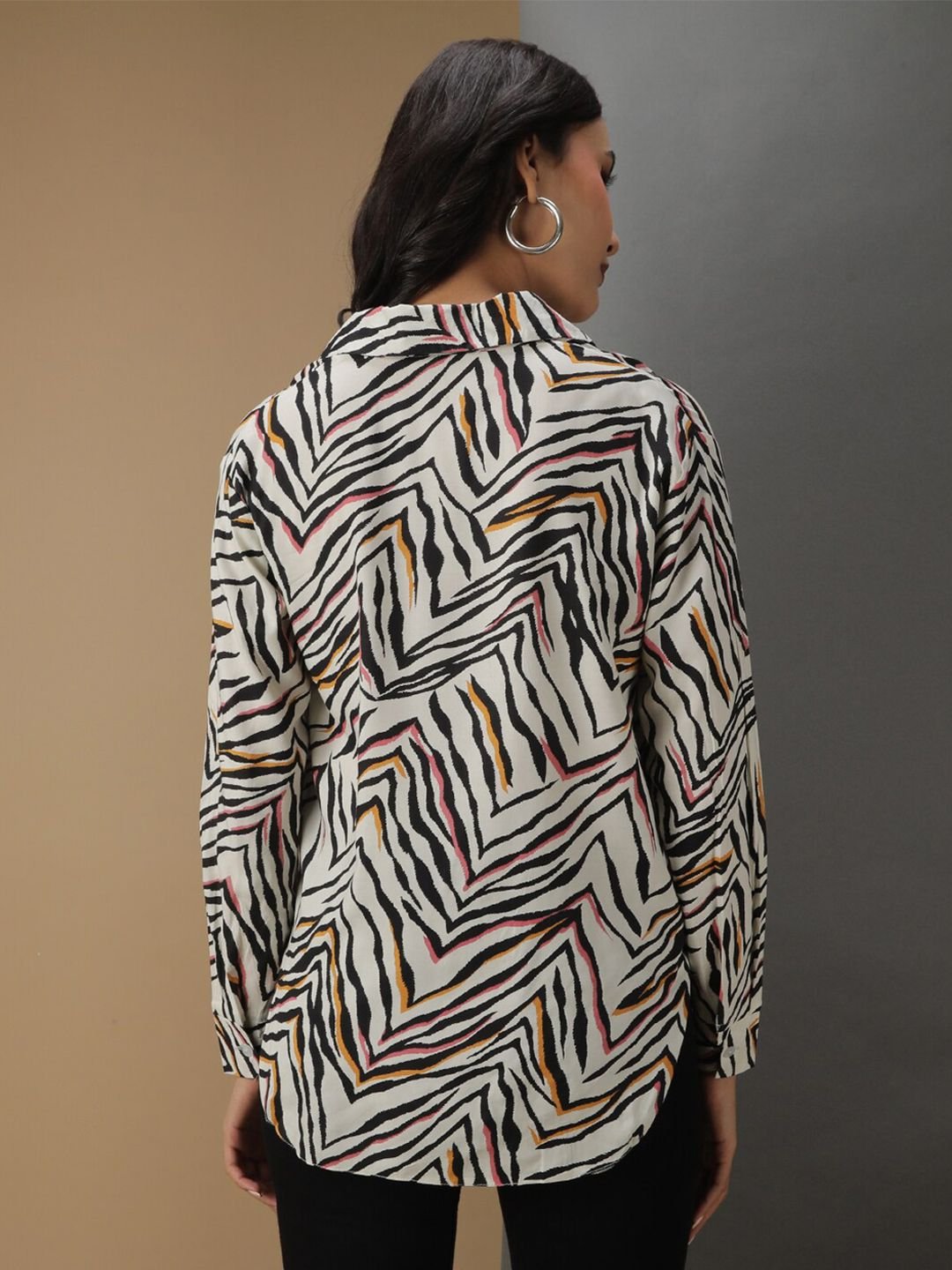 Off White Solid Long Sleeves Slim Shirt