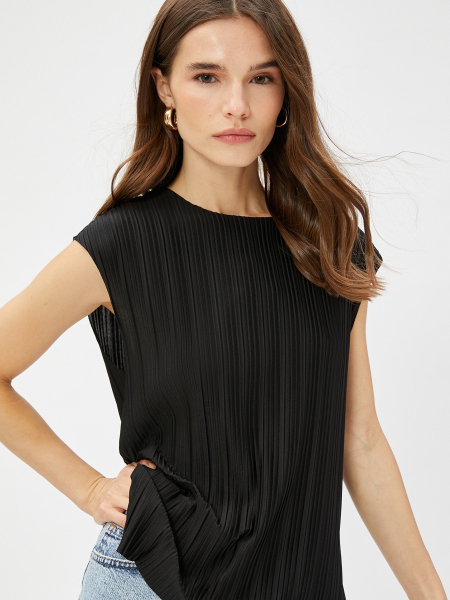 Ribbed Slit Detail Sleeveless Top