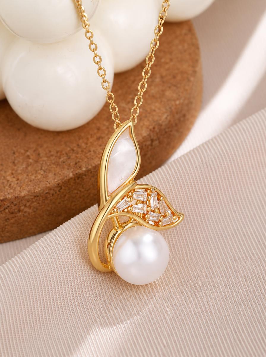 Leaf Pearl Pendant Necklace