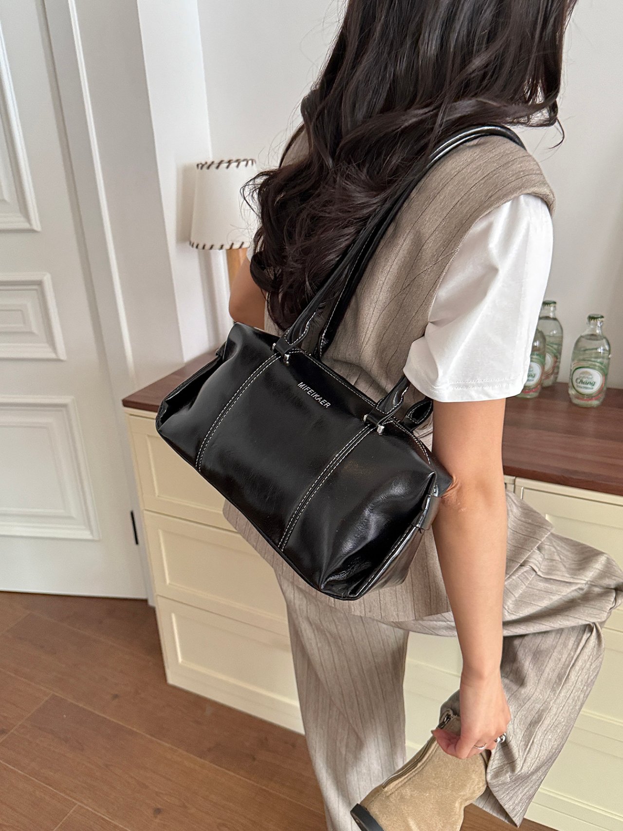 Black Solid Shoulder Bag