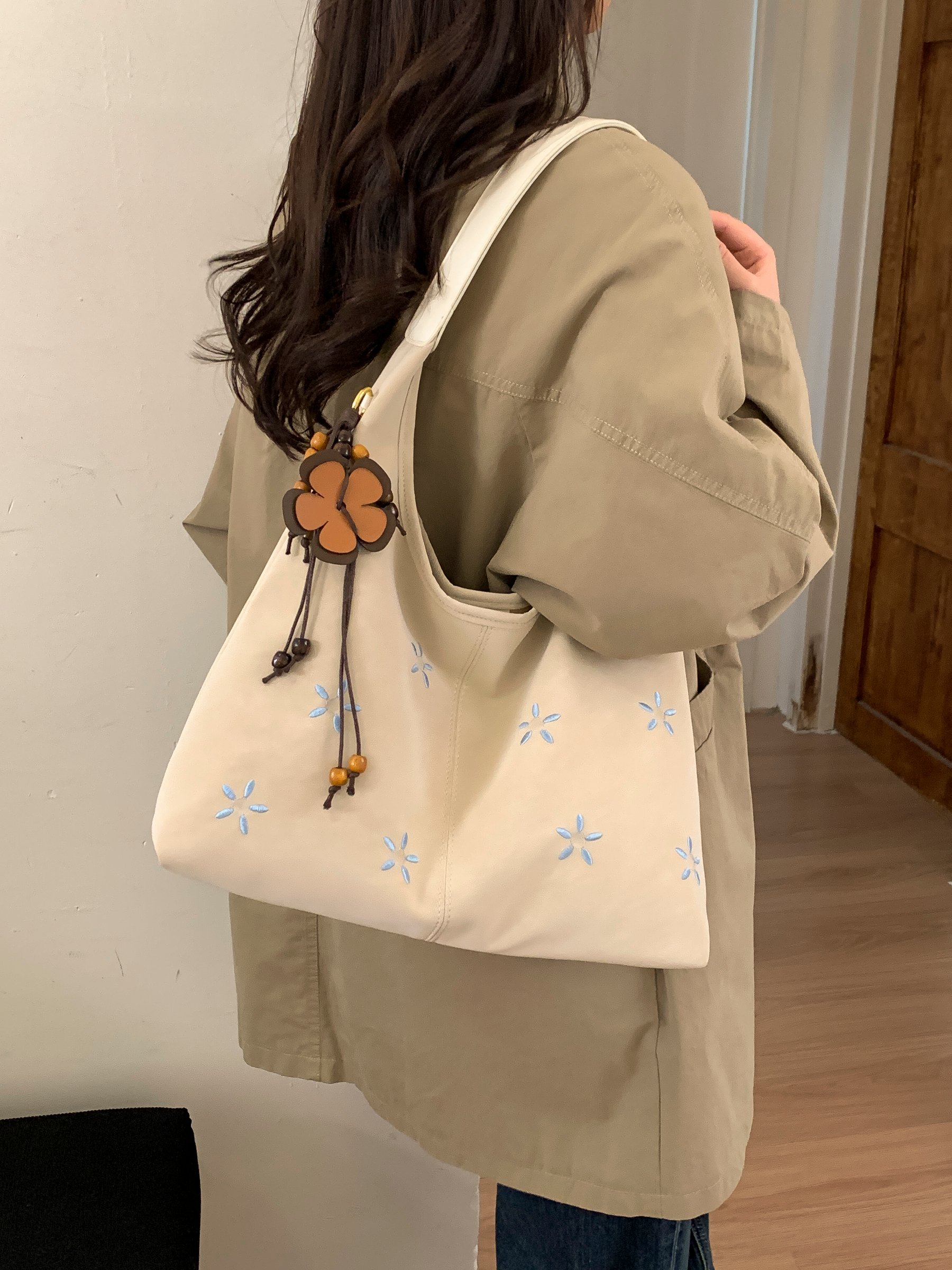 Beige Shoulder Bag with Floral Embroidery