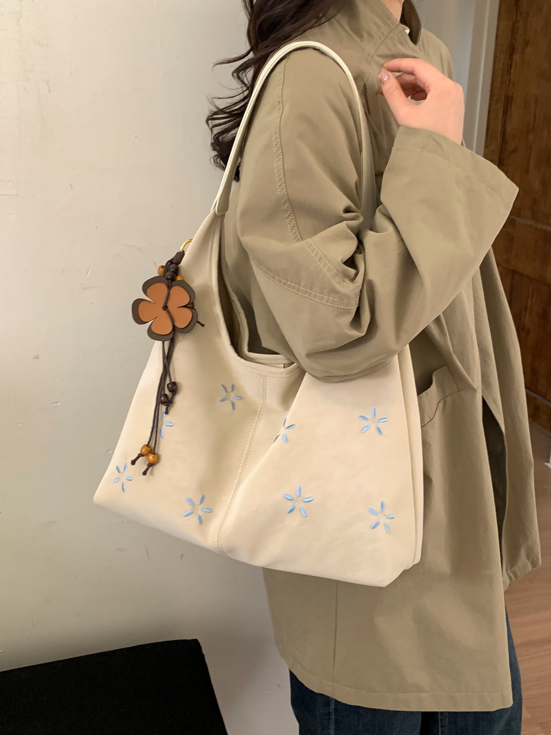 Beige Shoulder Bag with Floral Embroidery