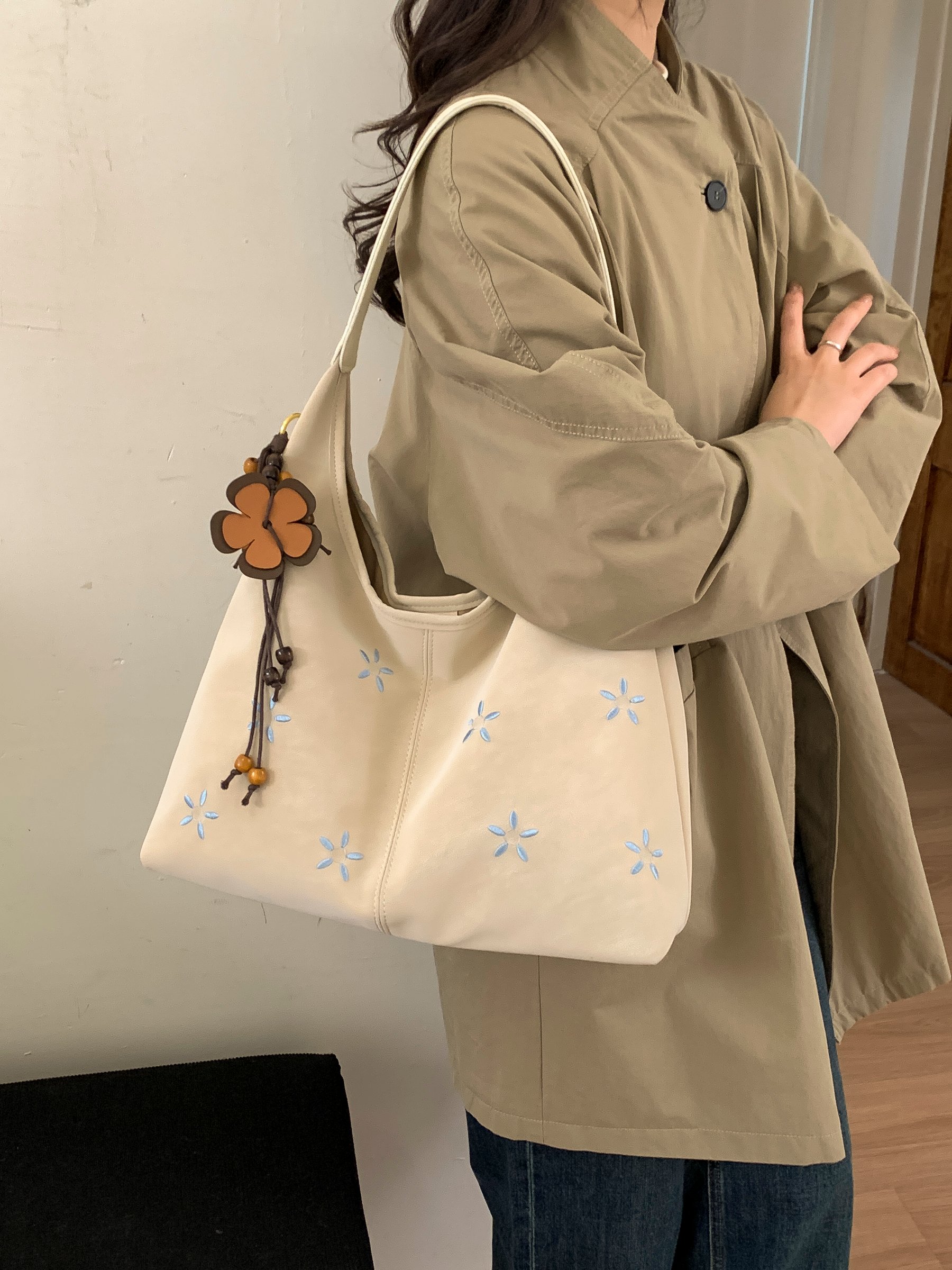 Beige Shoulder Bag with Floral Embroidery