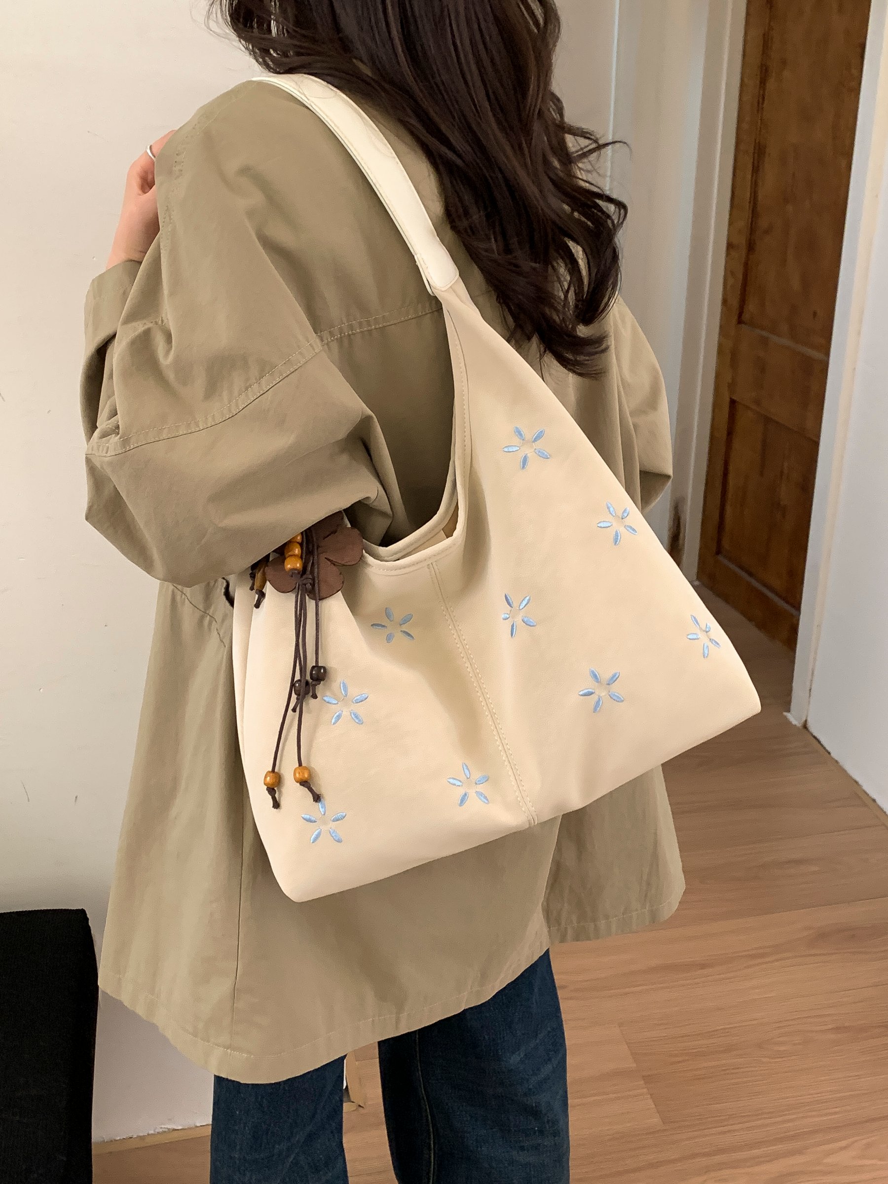 Beige Shoulder Bag with Floral Embroidery