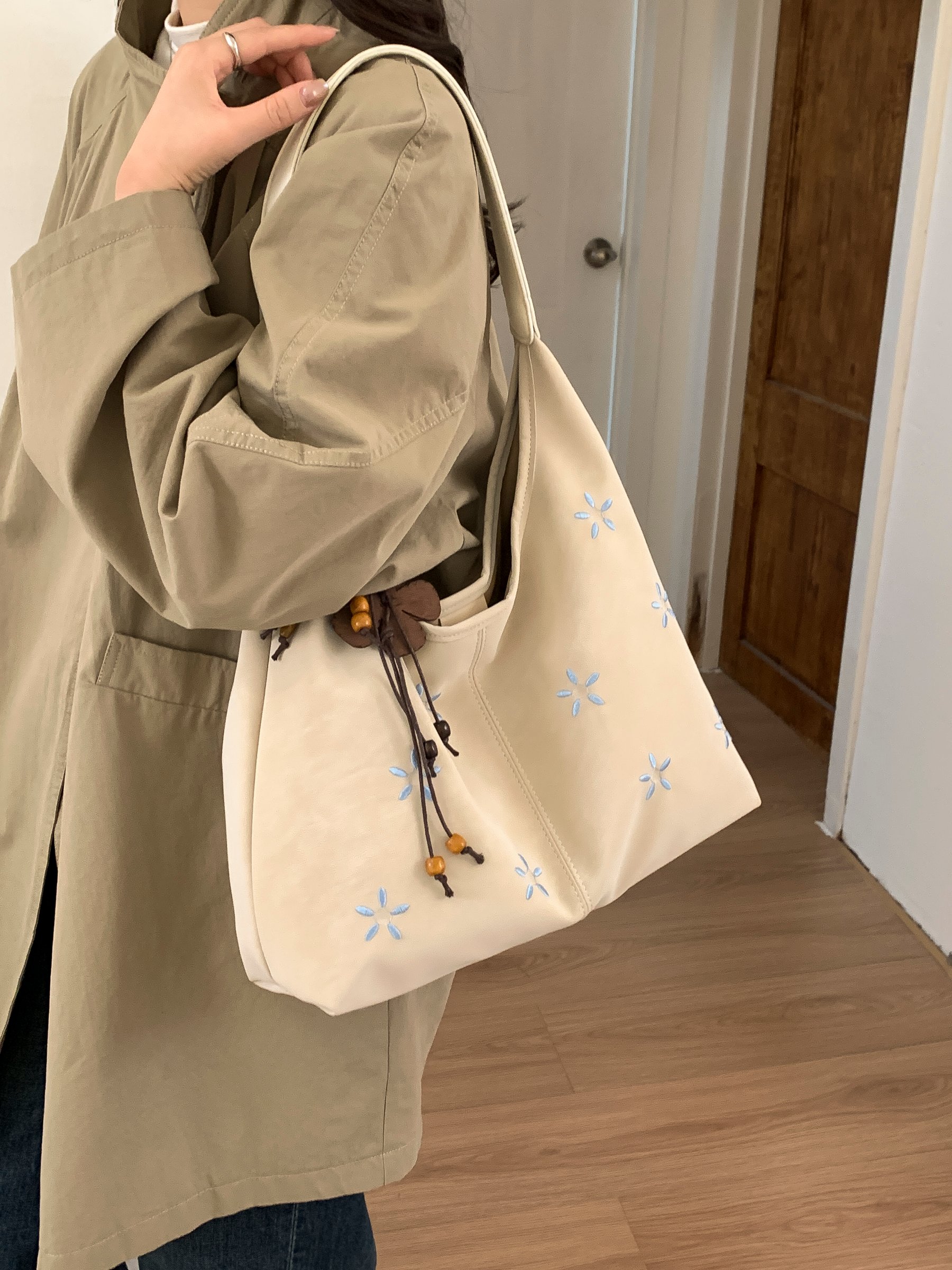 Beige Shoulder Bag with Floral Embroidery