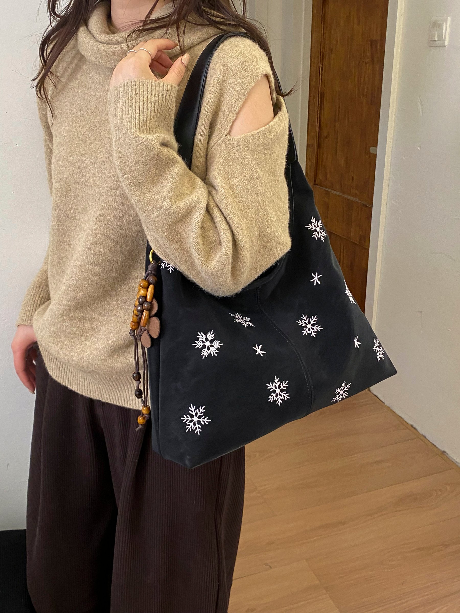 Black Snowflake Embroidered Shoulder Bag