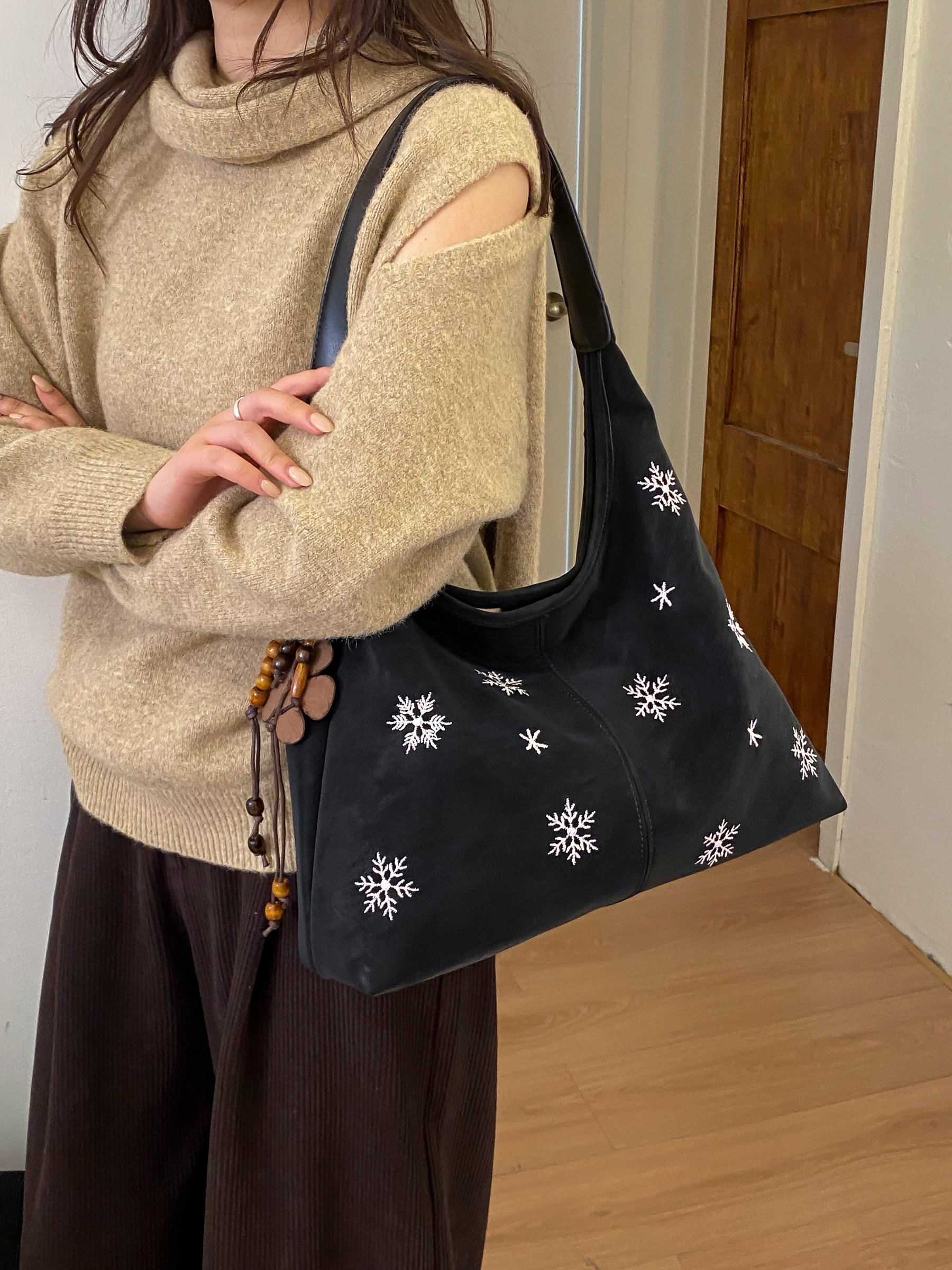 Black Snowflake Embroidered Shoulder Bag