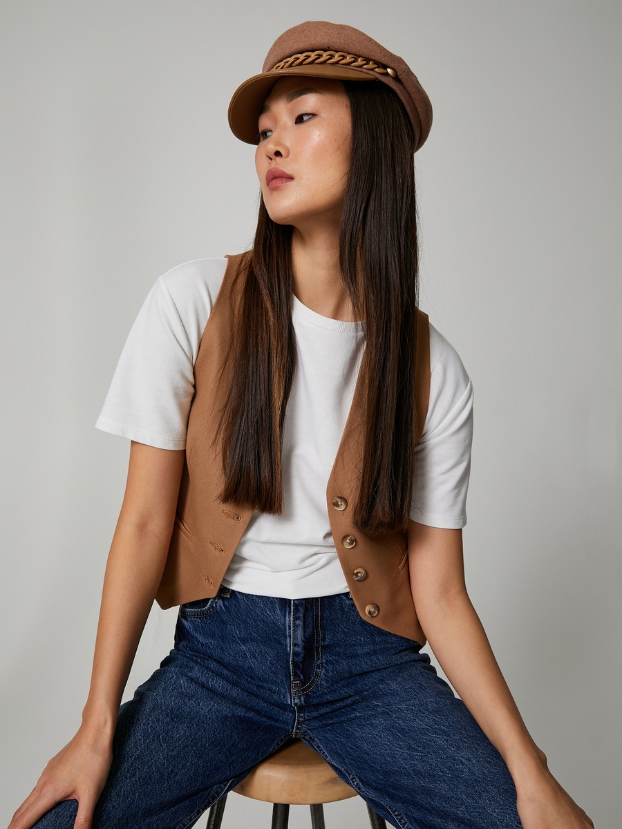 Newsboy Cap with Chain Detail