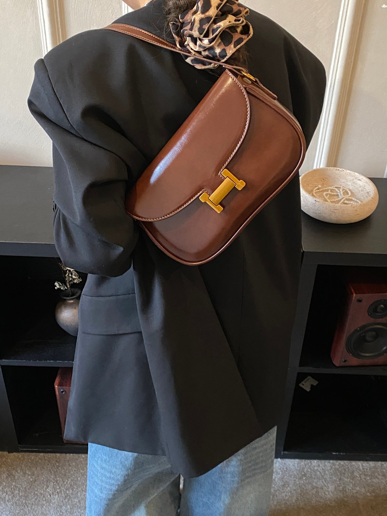 Brown Shoulder Bag with Golden Clasp
