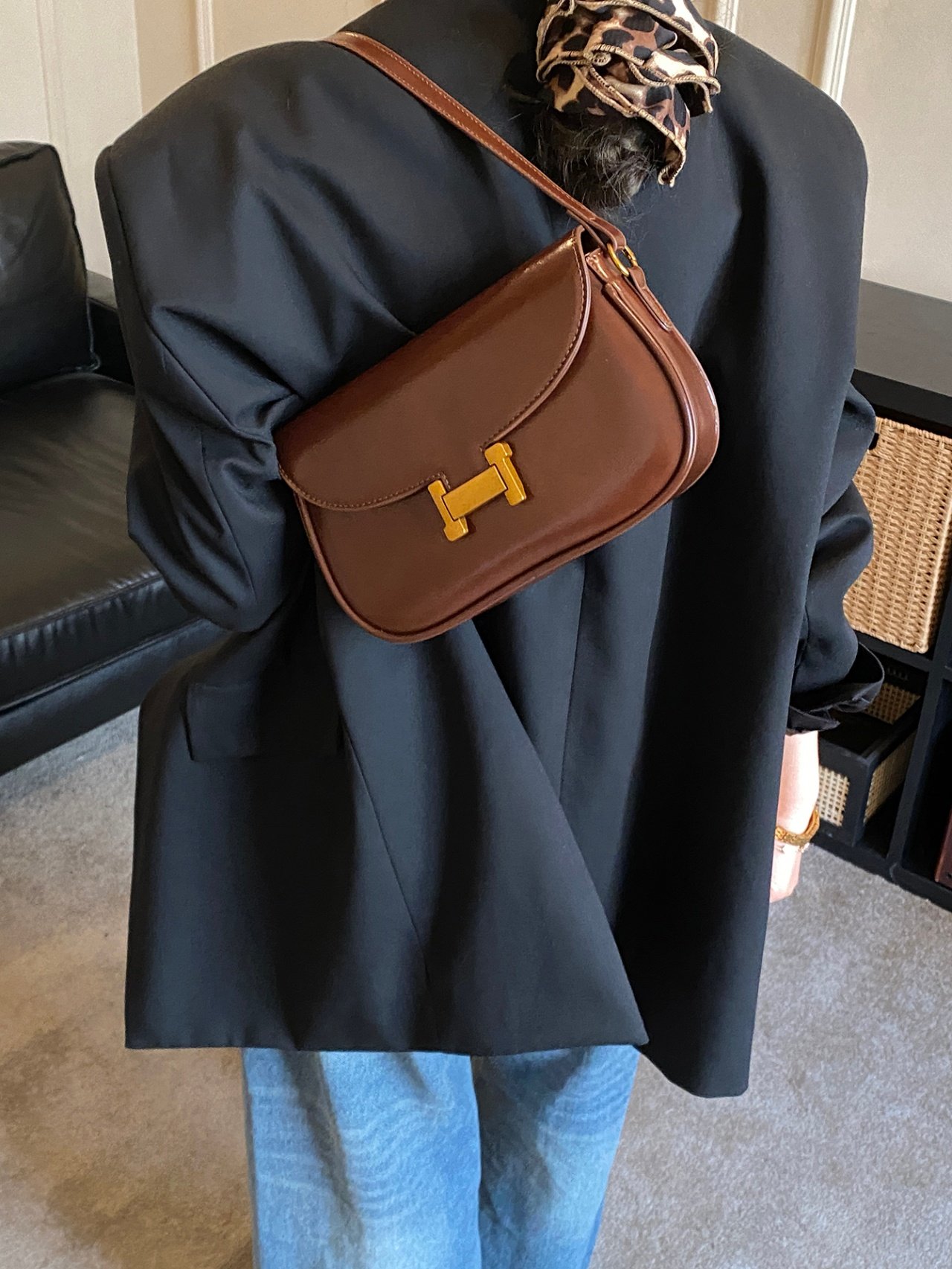 Brown Shoulder Bag with Golden Clasp