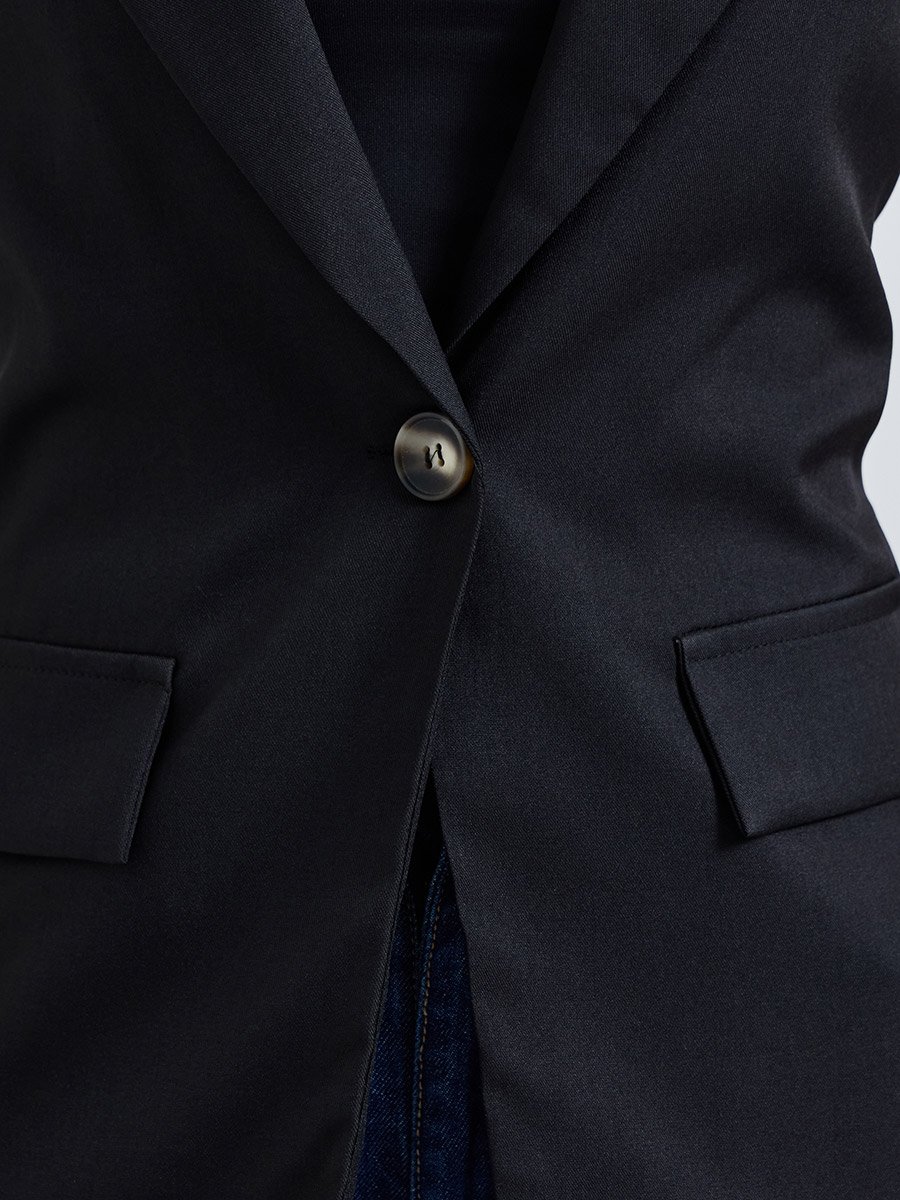 Black Solid Slim Fit Regular Blazer