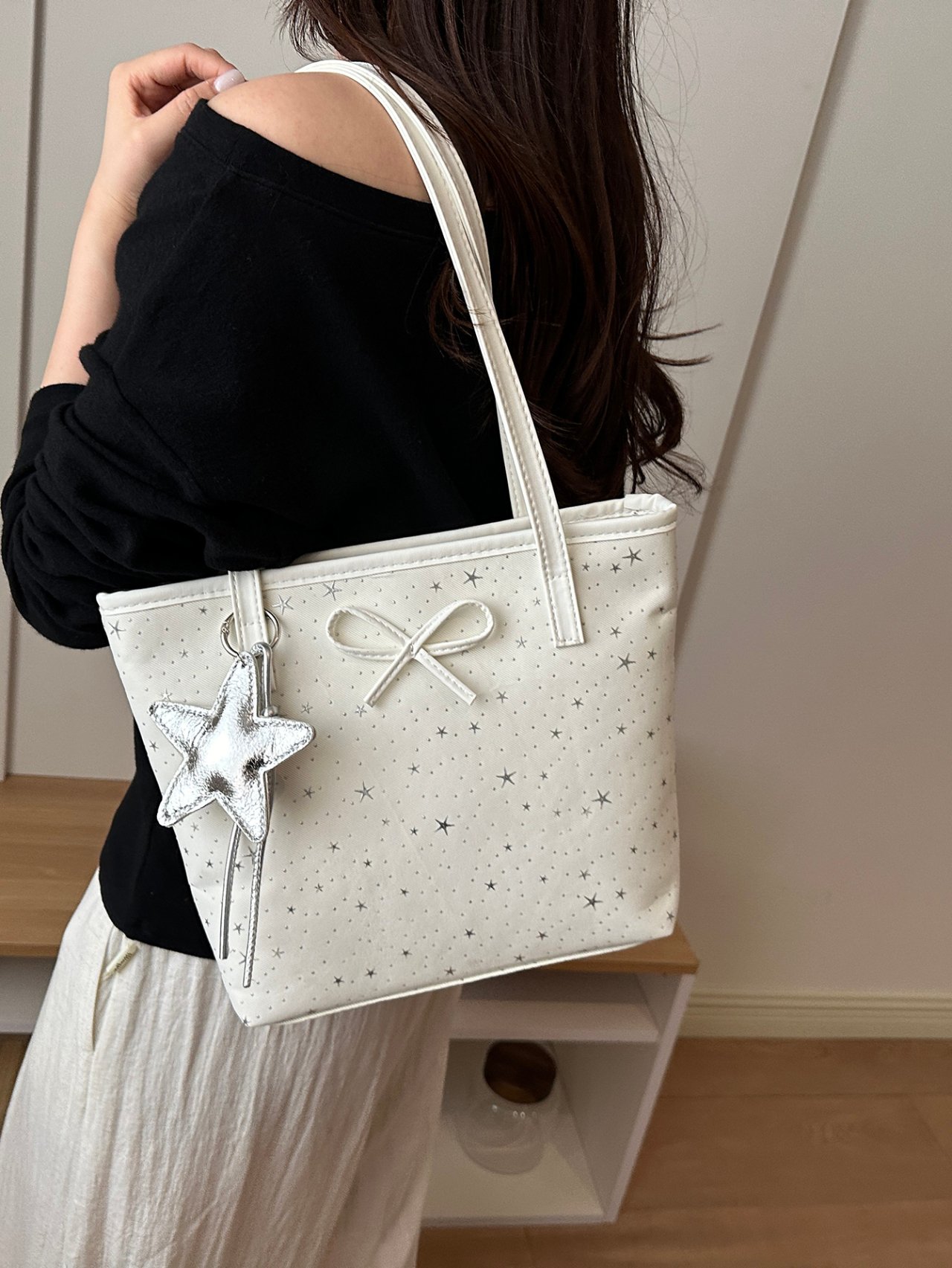 White Star-Patterned Tote Bag with Bow and Charm