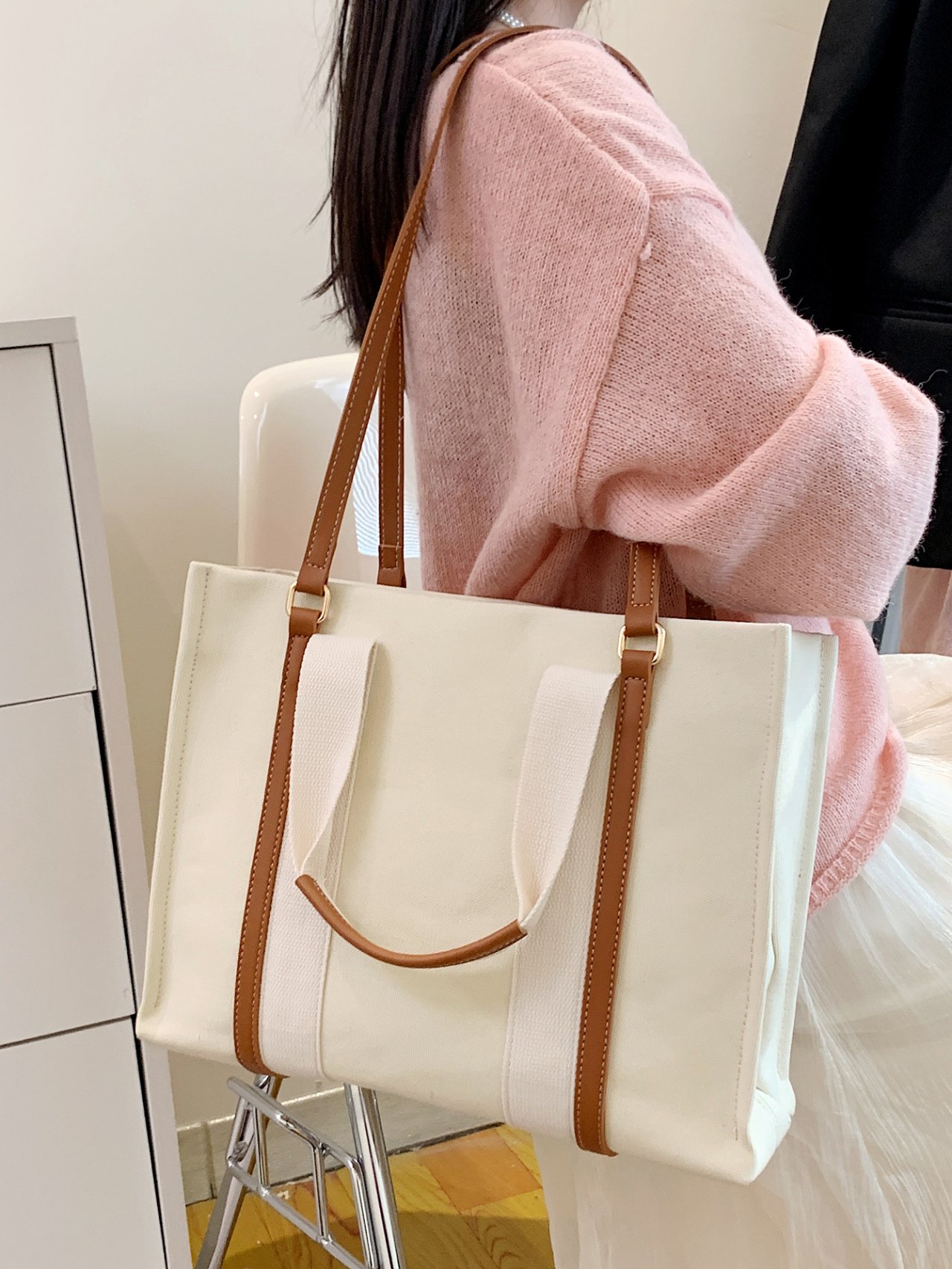 Off-White Plain Shoulder Bag
