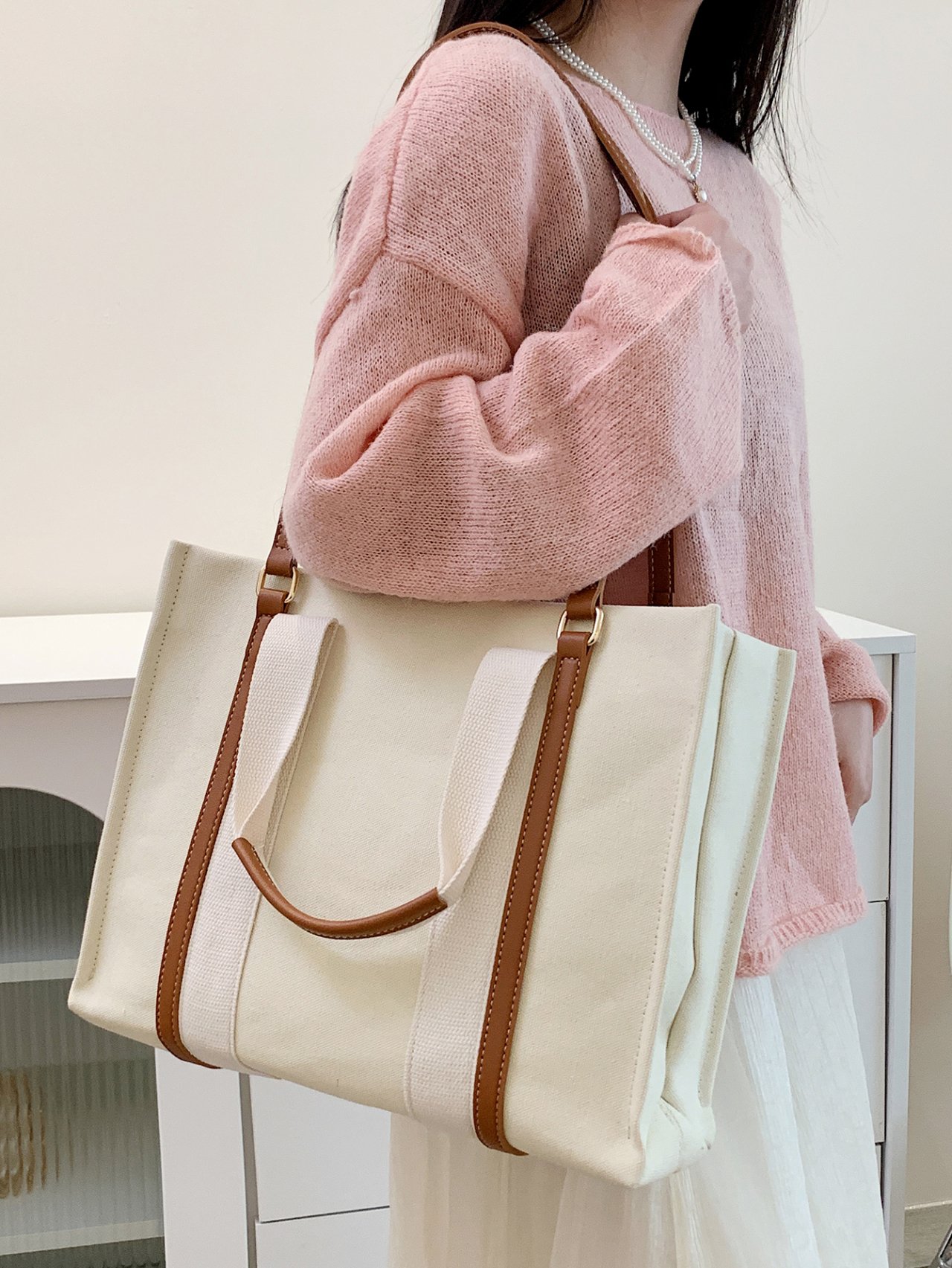 Off-White Plain Shoulder Bag