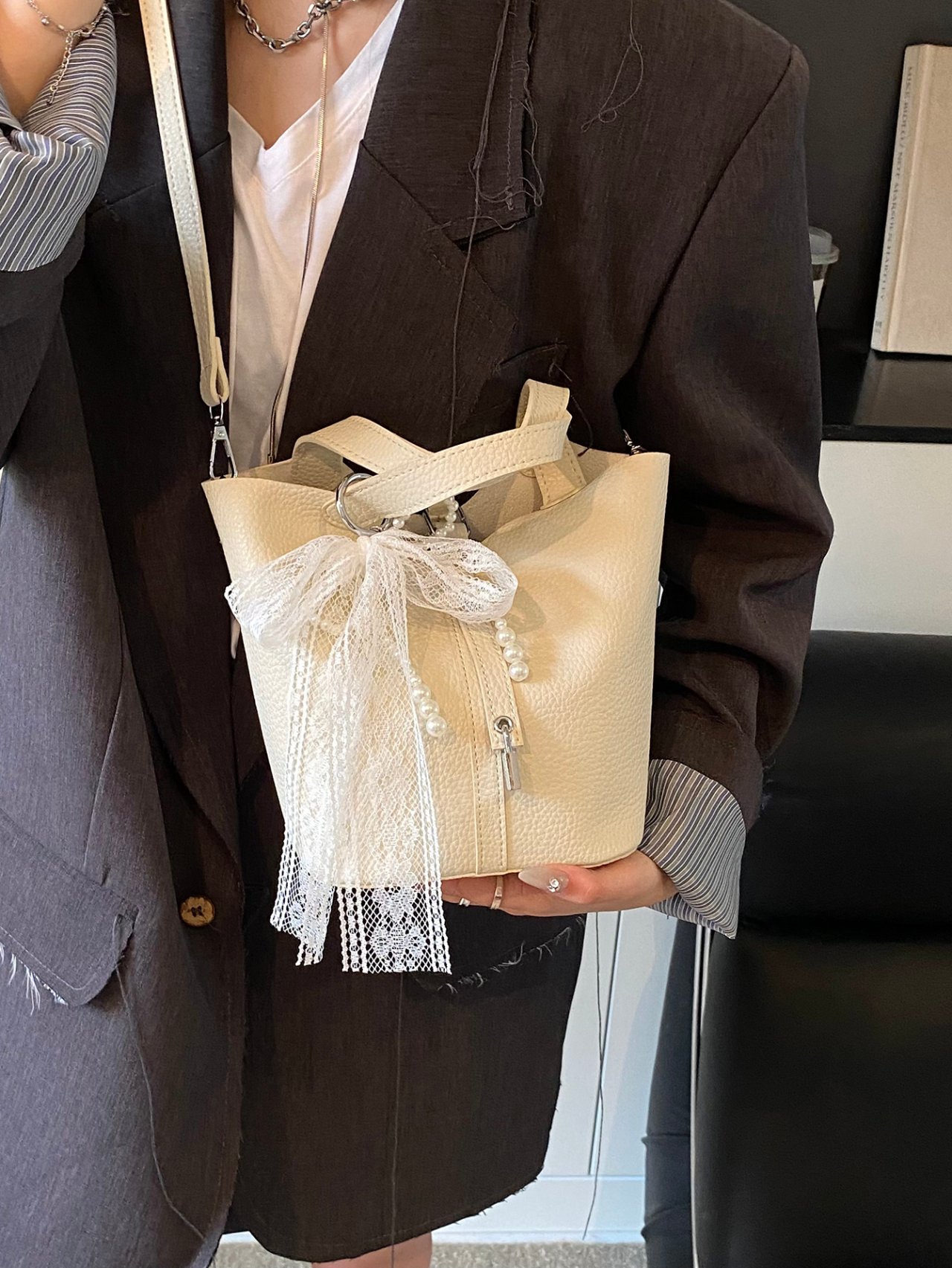 White Handbag with Lace and Pearl Charm